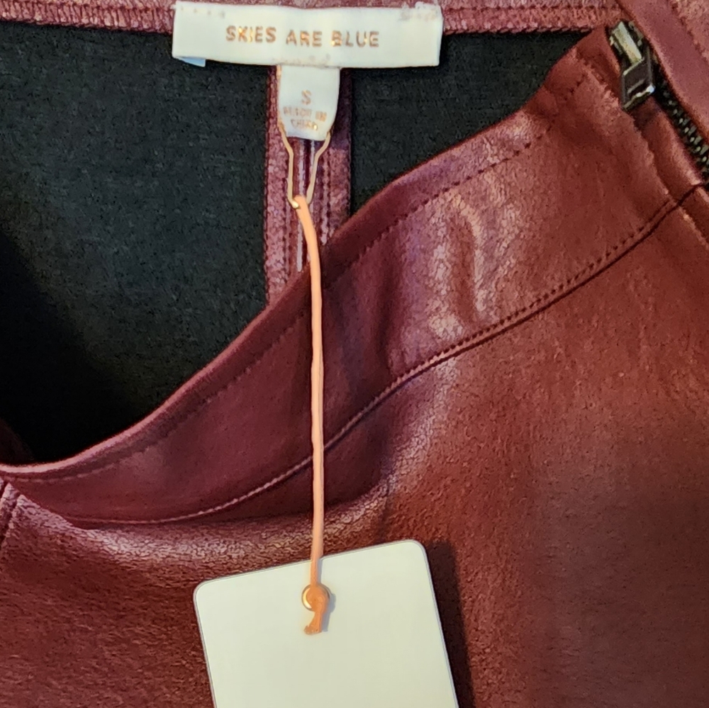Red Burgundy Vegan Leather Midi Skirt Sleek Slit Sz Small Highwaist - Picture 5 of 7